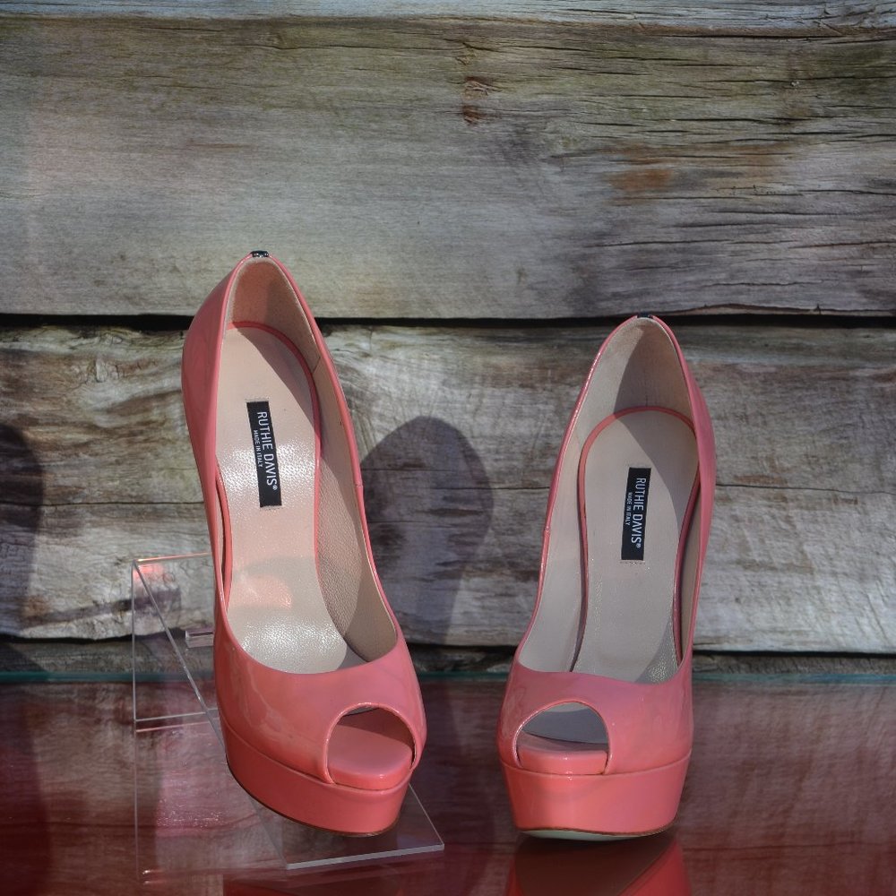 RUTHIE DAVIS 'marine ' pumpstor Size 38.5
